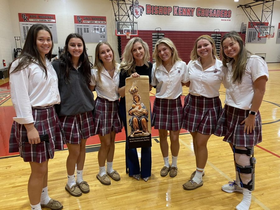 Senior girls posing with Sarah Swafford after conversing with her about thr affectiveness of her assembly 