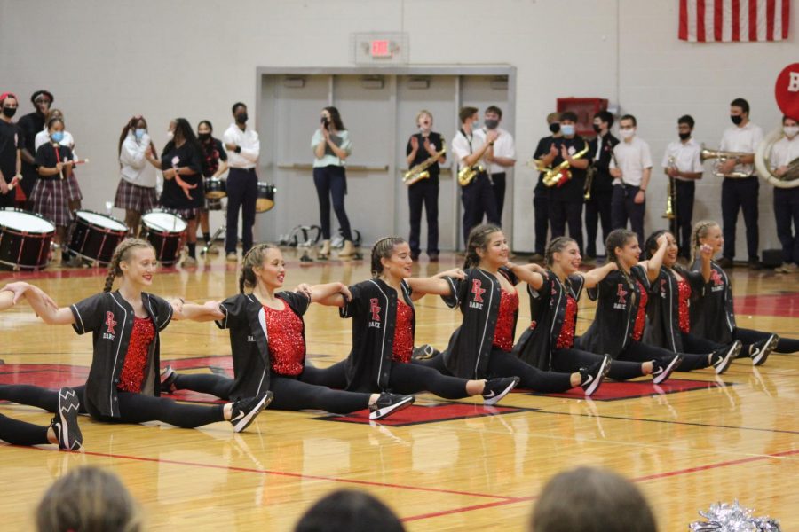 Elite Dance Team ending their show-stopping performance.