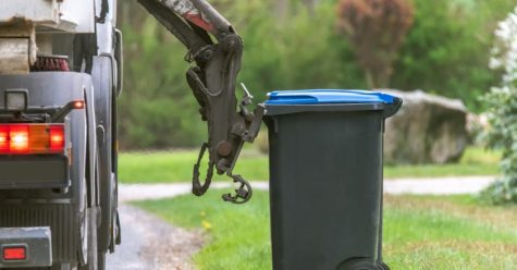 Garbage truck picking up recycling bin (Photo credits Carlos E. Medina)