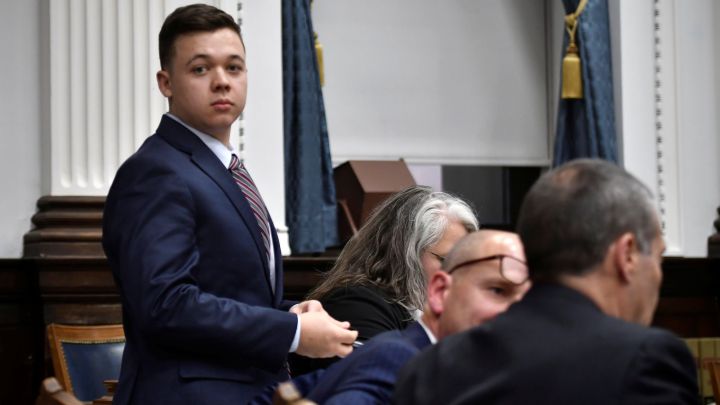 Kyle Rittenhouse in the courtroom during his trial, photo from us.as.com.