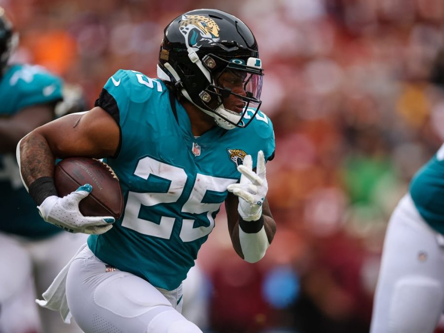 Robinson runs in the Jags week 1 game versus the Washington Commanders. (Photo courtesy of Sports Illustrated)