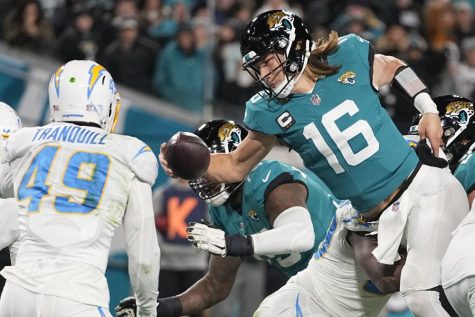 Trevor Lawrence stretches ball over the goal line to cut Chargers deficit to two (Photo courtesy of AP Images)