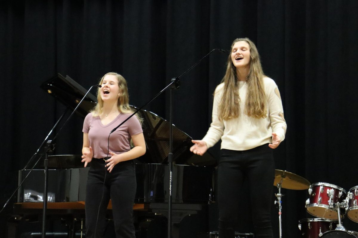 Junior Hannah Riederer and junior Wesley Stevens sing their hearts out on a duet jazz performance