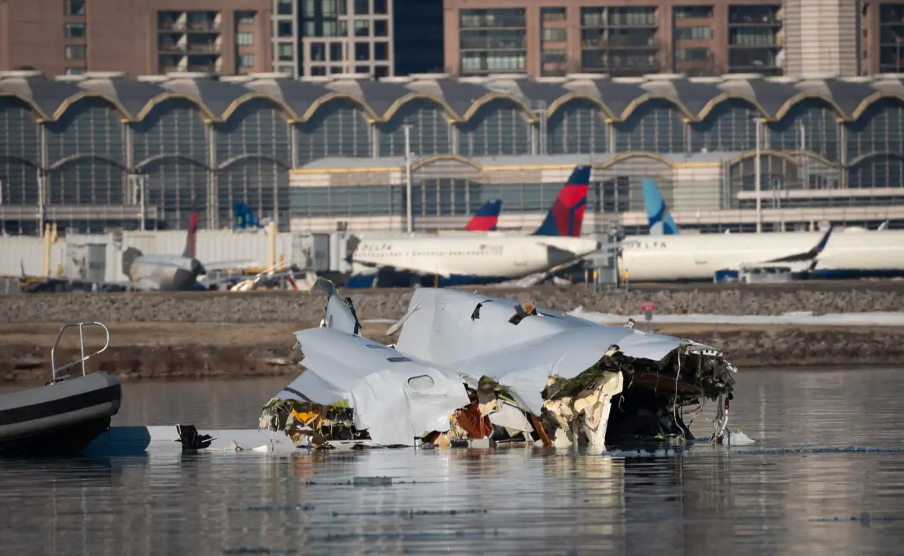 Rescue efforts to plane crashes are provided by firemen, police officers, and specialized dive teams.