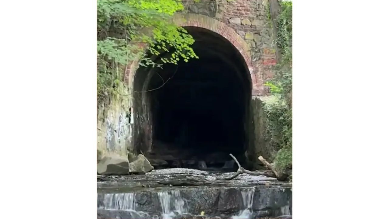 71 Schoolgirls Emerged From a Storm Drain at a Rockland County Restaurant After Travelling Half a Mile Underground and the Internet Is Not Buying the Official Story